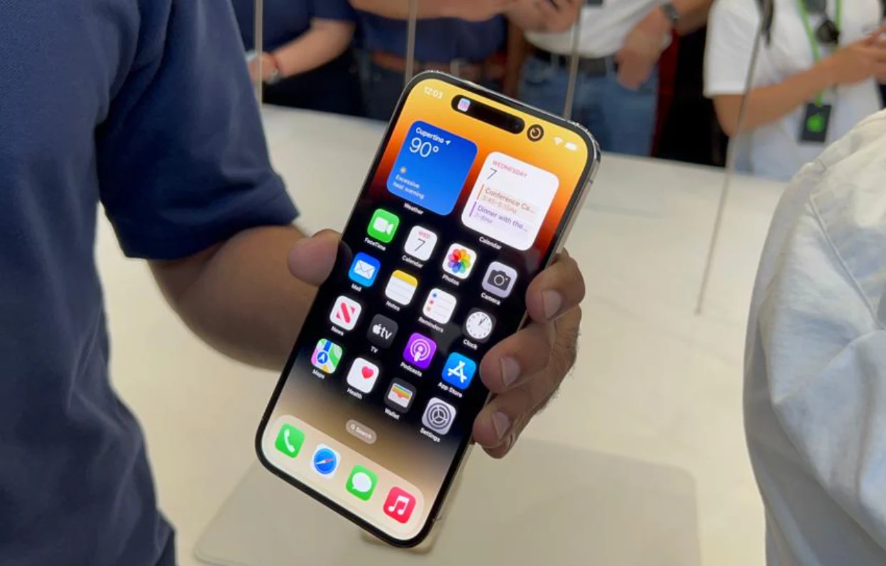 iphone 14 pro launched in india BIG NEWS! iPhone 14 की कीमत घटी|