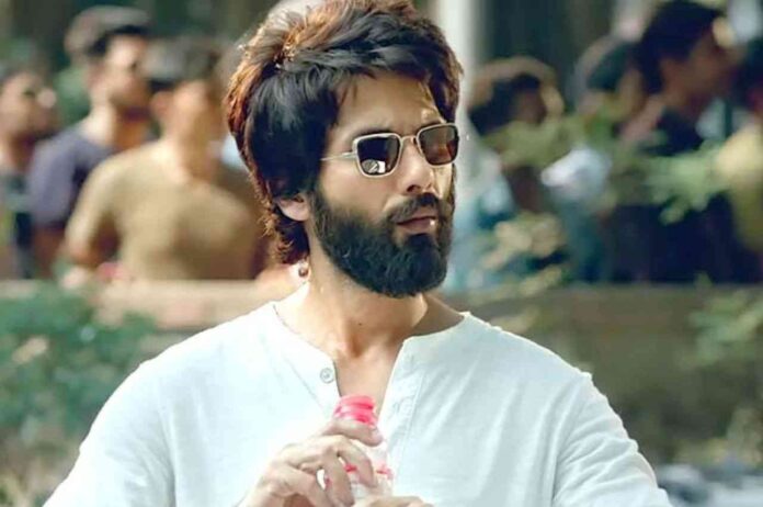 नए साल पर शाहिद कपूर ने फैंस को दिया बड़ा तोहफा, 'Farzi' का टीजर हुआ रिलीज।